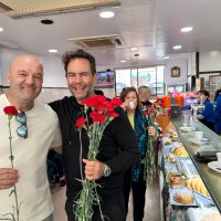 Entrega de cravos nas Instituições e Comércio Local